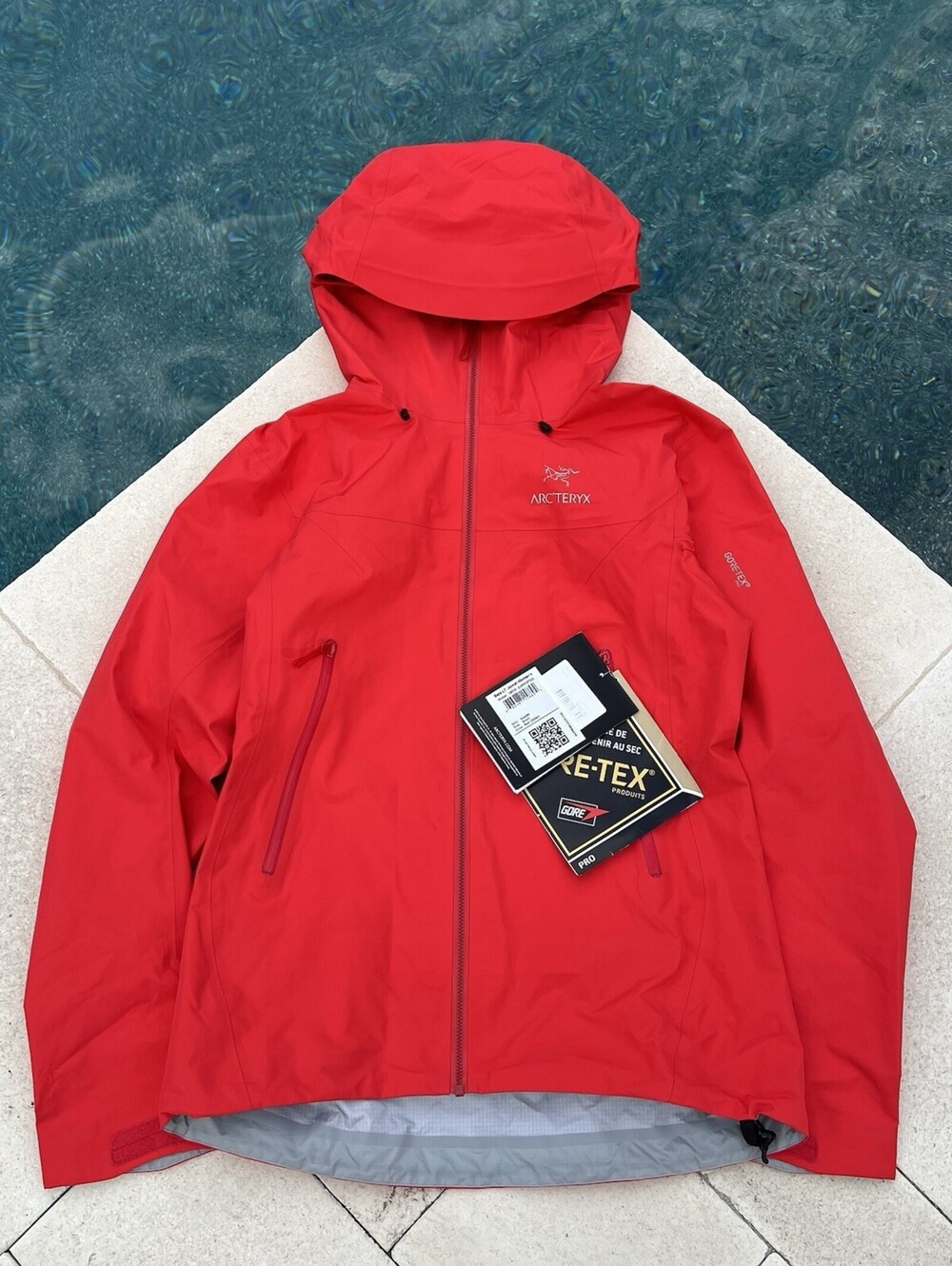 NWT Arcteryx Beta LT Jacket Sz Medium Women Goretex Pro Bright Red Gorpcore VTG